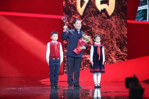 Du Lan and You Duan Yang were selected as China’s Inspirational Role Models and honored in Touching ...