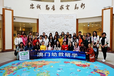 Shenzhen principals and teachers came to the school for a school exchange seminar.