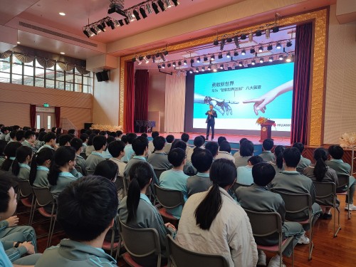 “Experts Enter HKP”: Career Talk about “Intelligent World 2030”